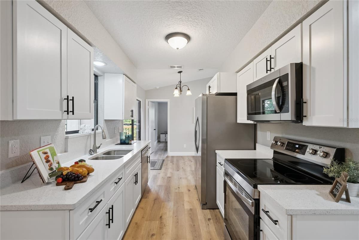 1110 CATHERINE STREET — photo 18 of 51