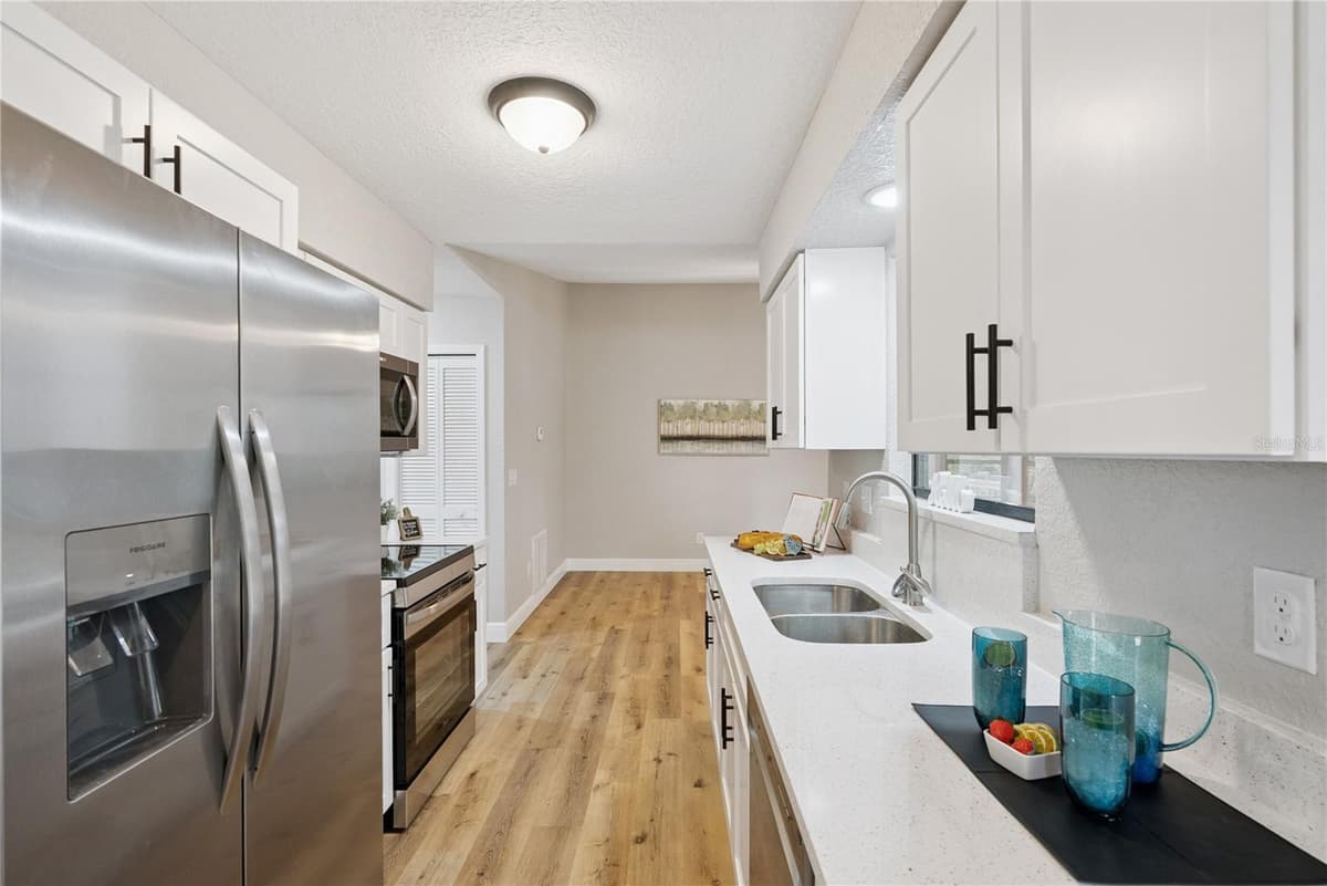 1110 CATHERINE STREET — photo 16 of 51