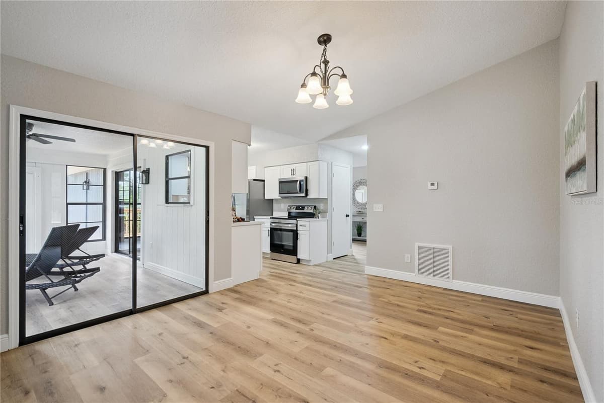 1110 CATHERINE STREET — photo 22 of 51