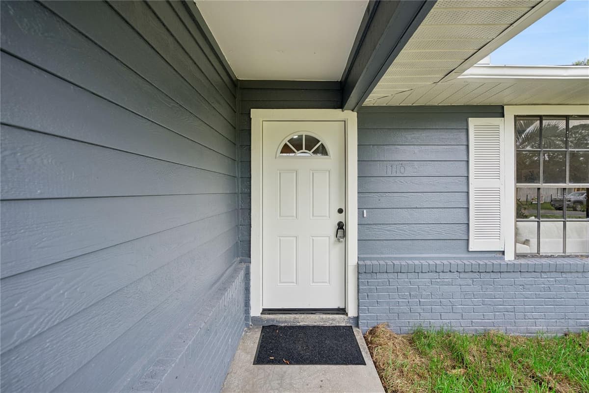 1110 CATHERINE STREET — photo 4 of 51