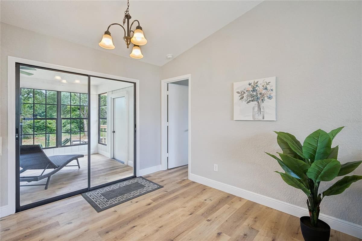 1110 CATHERINE STREET — photo 12 of 51