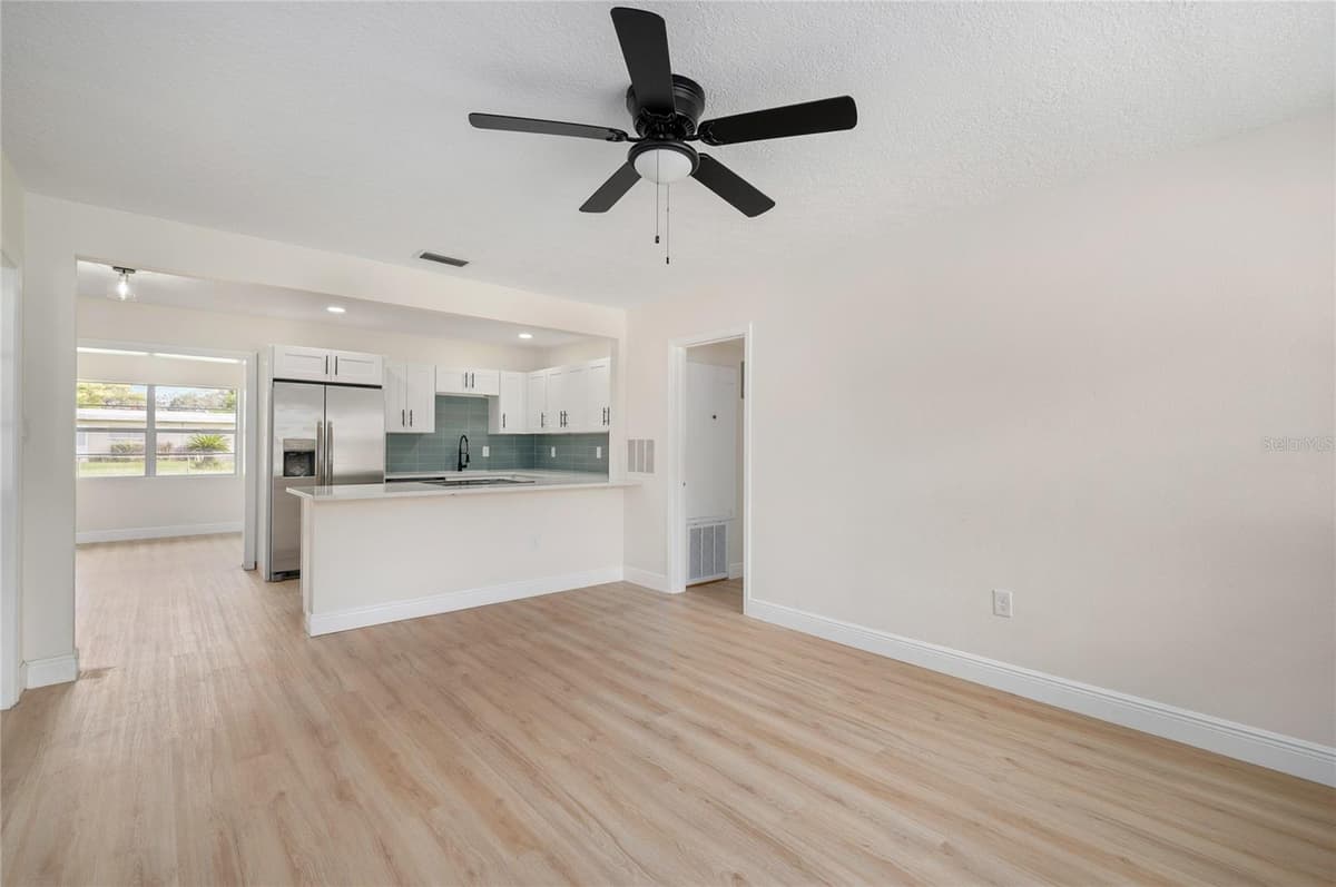 3733 SURREY DRIVE — photo 14 of 54