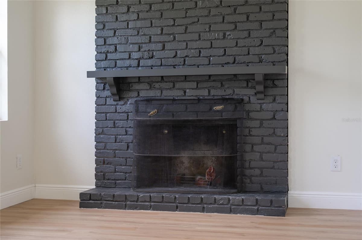 3733 SURREY DRIVE — photo 19 of 54