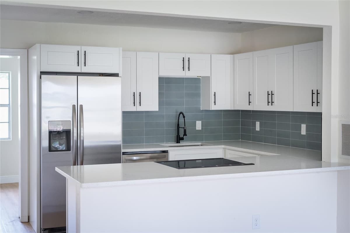 3733 SURREY DRIVE — photo 3 of 54