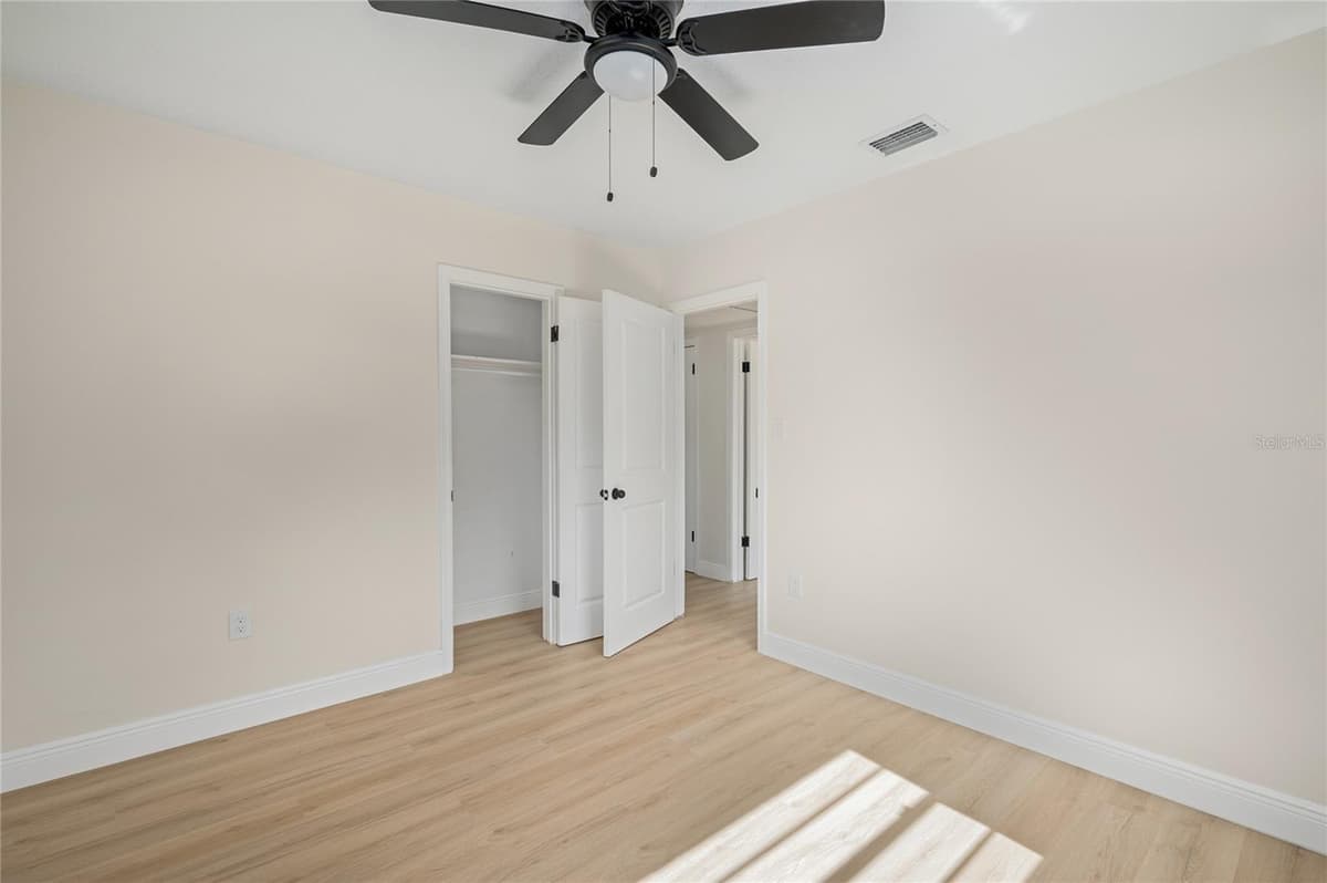 3733 SURREY DRIVE — photo 23 of 54