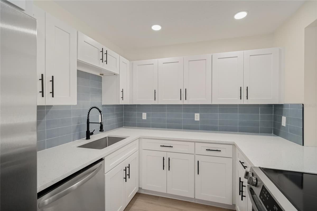 3733 SURREY DRIVE — photo 8 of 54