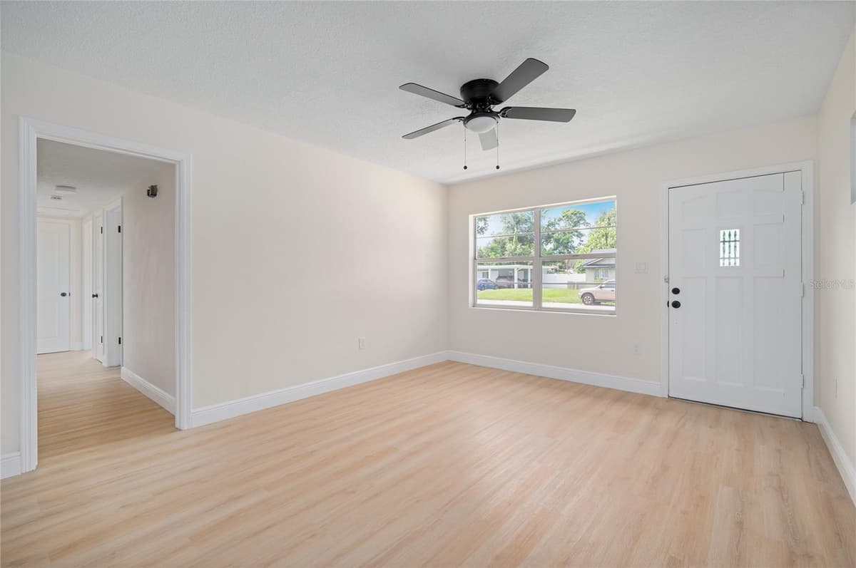 3733 SURREY DRIVE — photo 13 of 54
