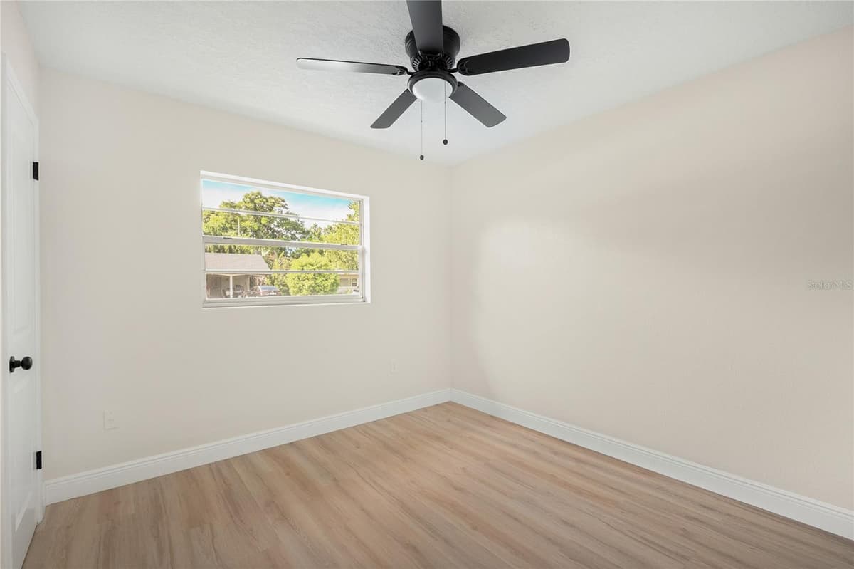 3733 SURREY DRIVE — photo 31 of 54