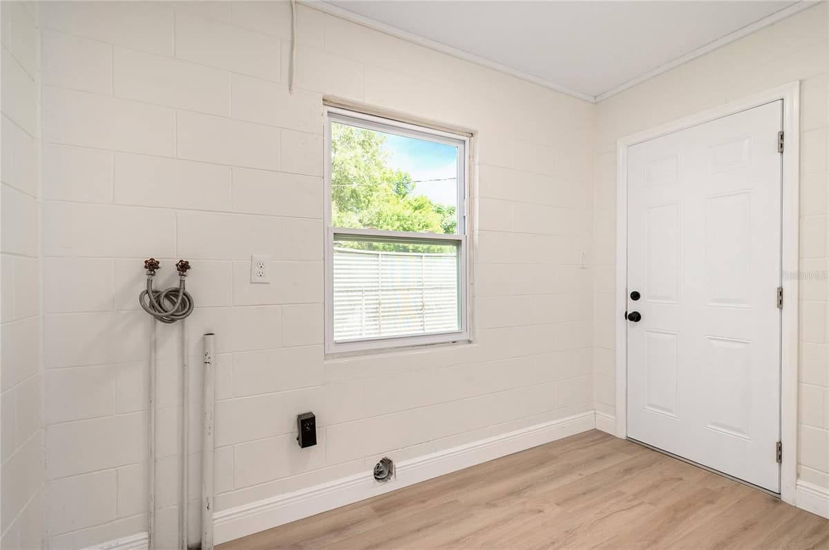3733 SURREY DRIVE — photo 35 of 54
