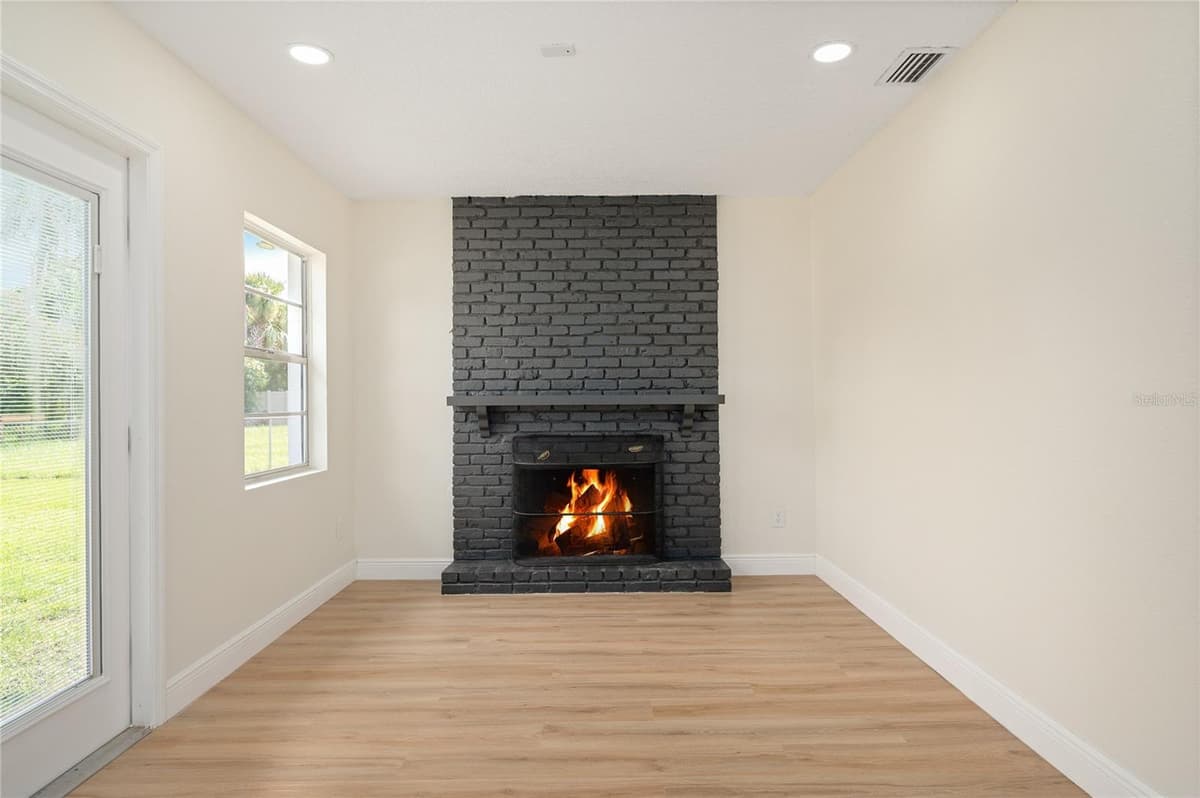 3733 SURREY DRIVE — photo 18 of 54