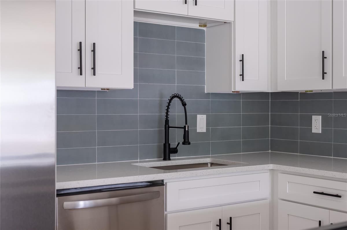 3733 SURREY DRIVE — photo 7 of 54