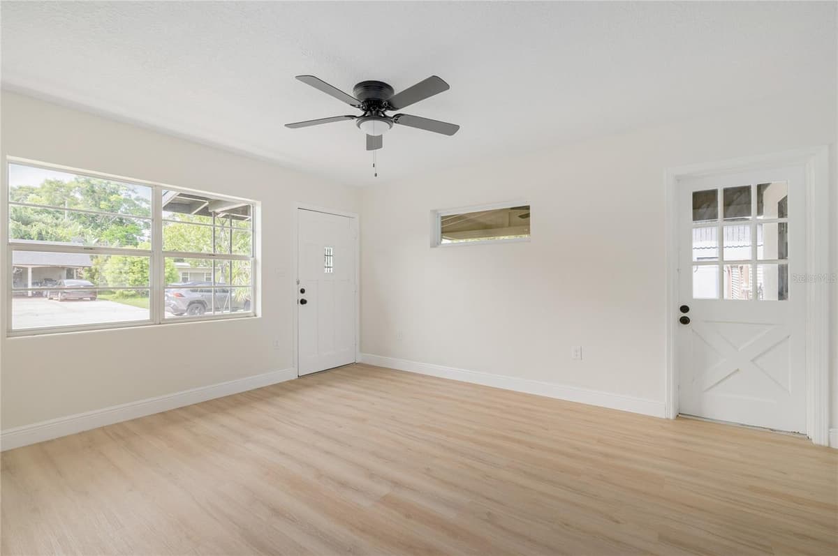 3733 SURREY DRIVE — photo 20 of 54