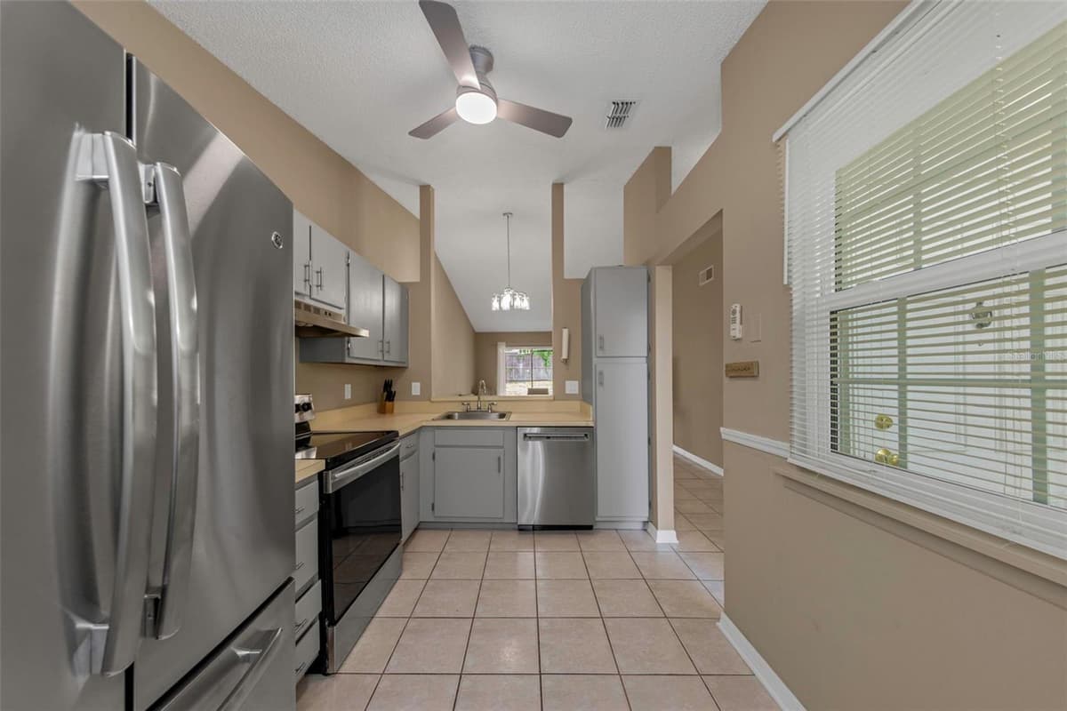 3199 PHLOX DRIVE — photo 21 of 45