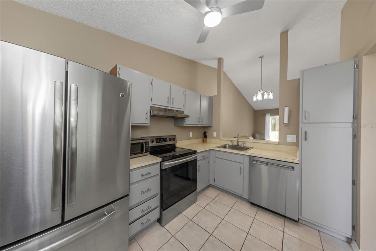 3199 PHLOX DRIVE — photo 18 of 45