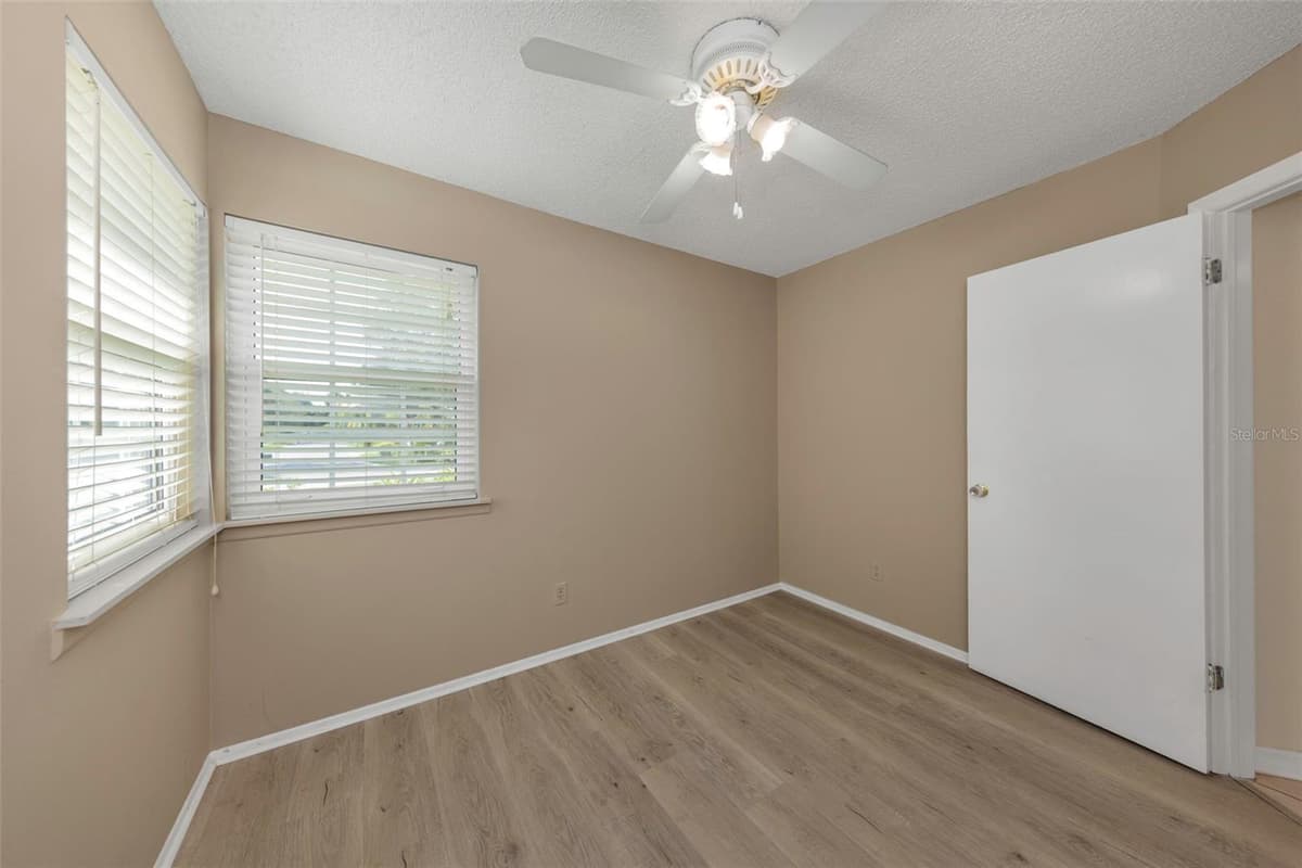 3199 PHLOX DRIVE — photo 6 of 45
