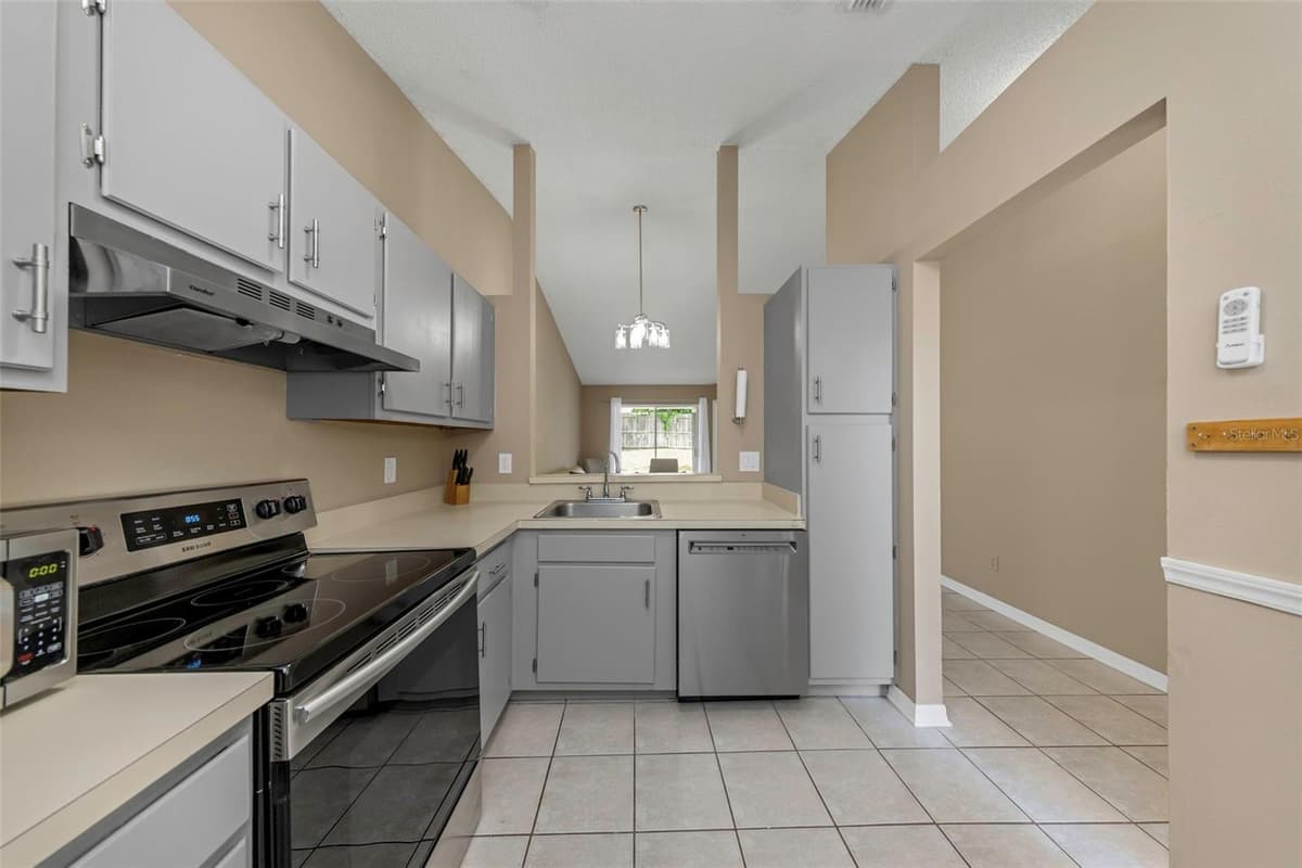 3199 PHLOX DRIVE — photo 19 of 45