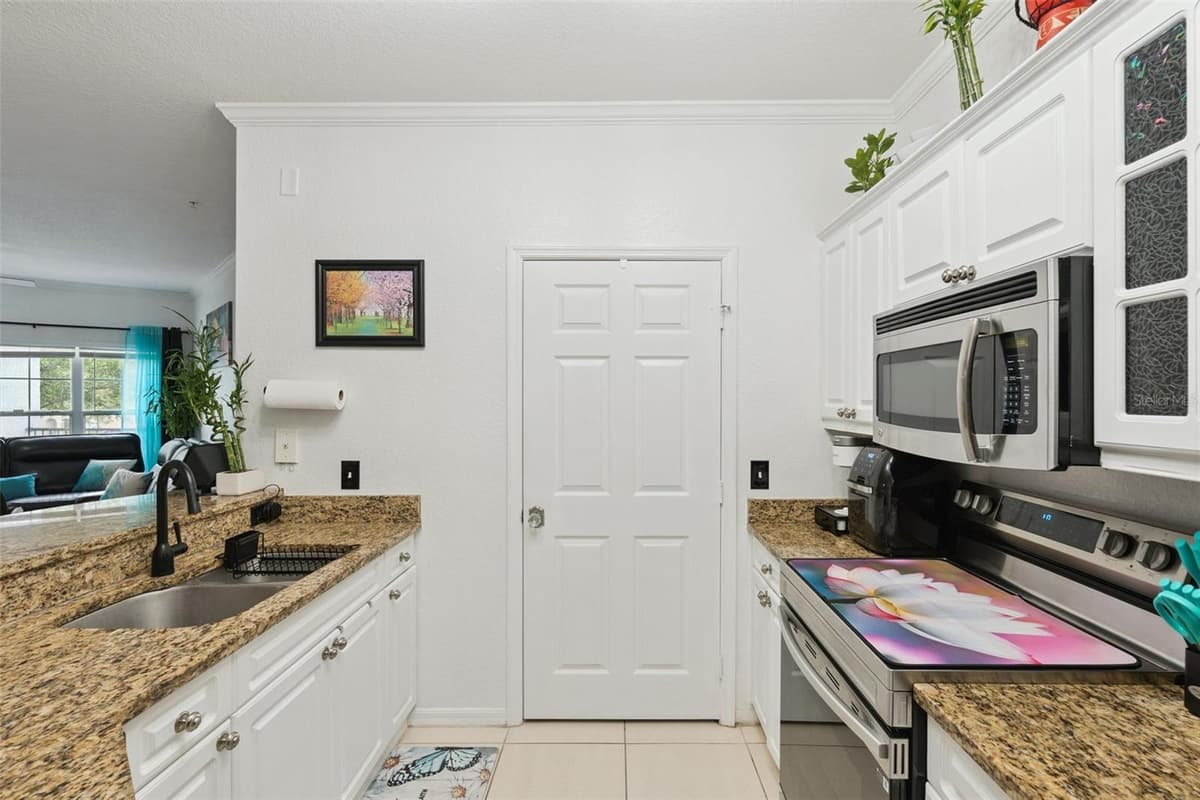 3561 CONROY ROAD — photo 9 of 53