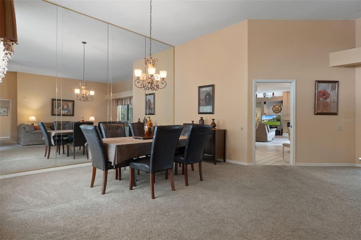 3225 GLENWOOD CIRCLE — photo 10 of 52