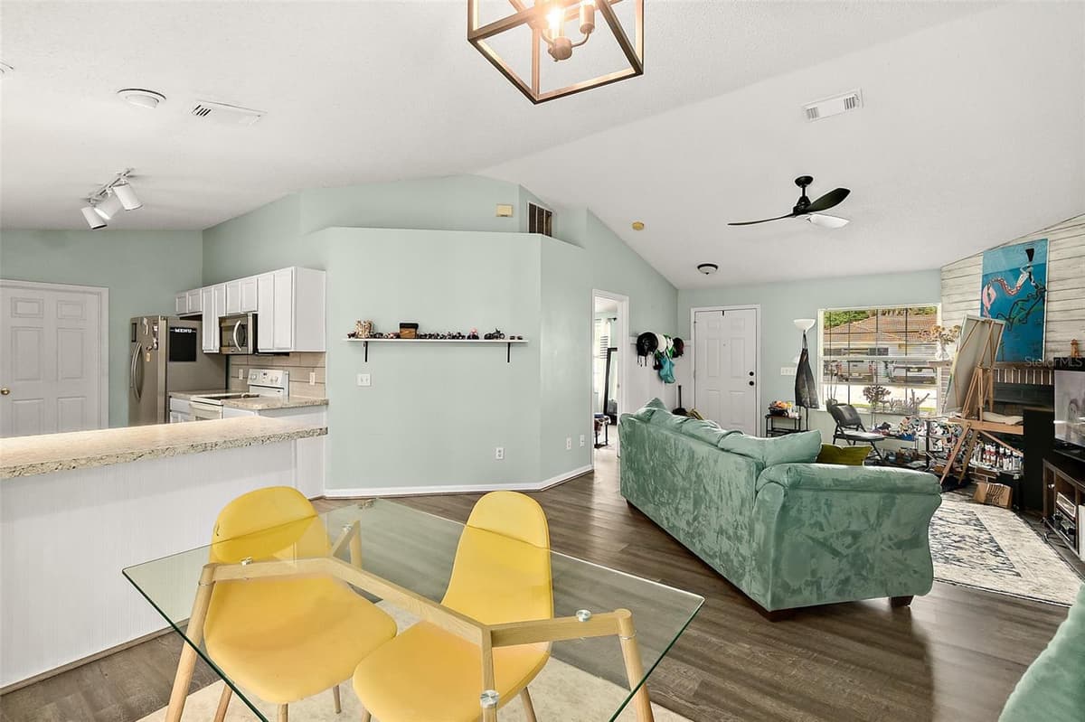 17 PINELARK LANE — photo 8 of 29