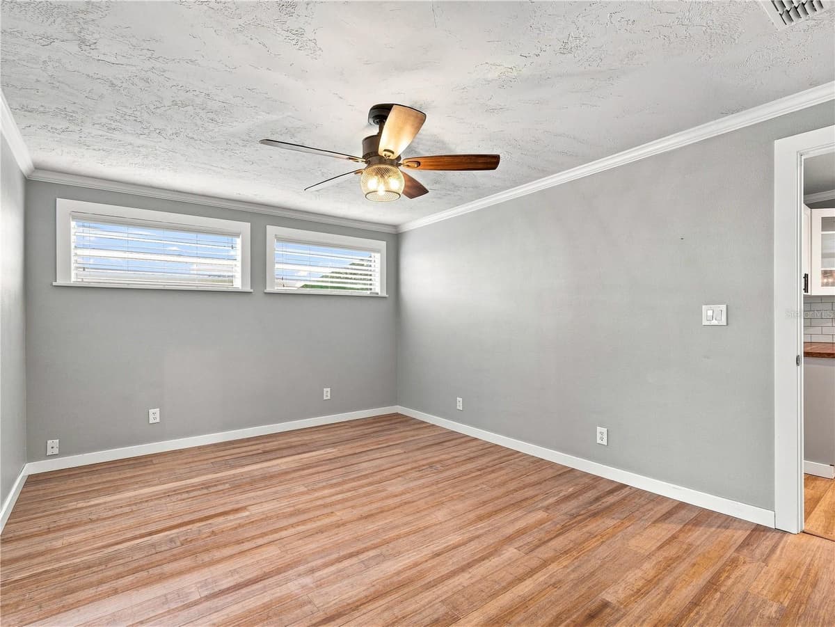 813 LIVE OAK STREET — photo 16 of 29