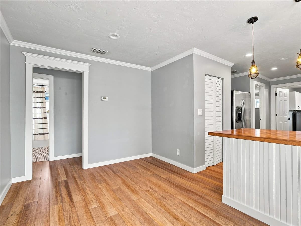 813 LIVE OAK STREET — photo 9 of 29