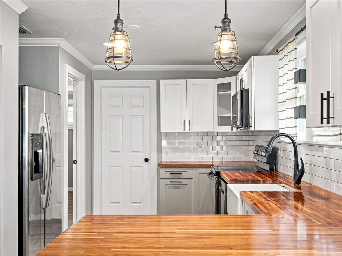 813 LIVE OAK STREET — photo 10 of 29