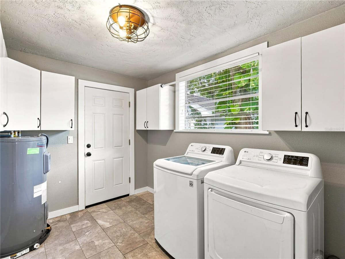 813 LIVE OAK STREET — photo 26 of 29