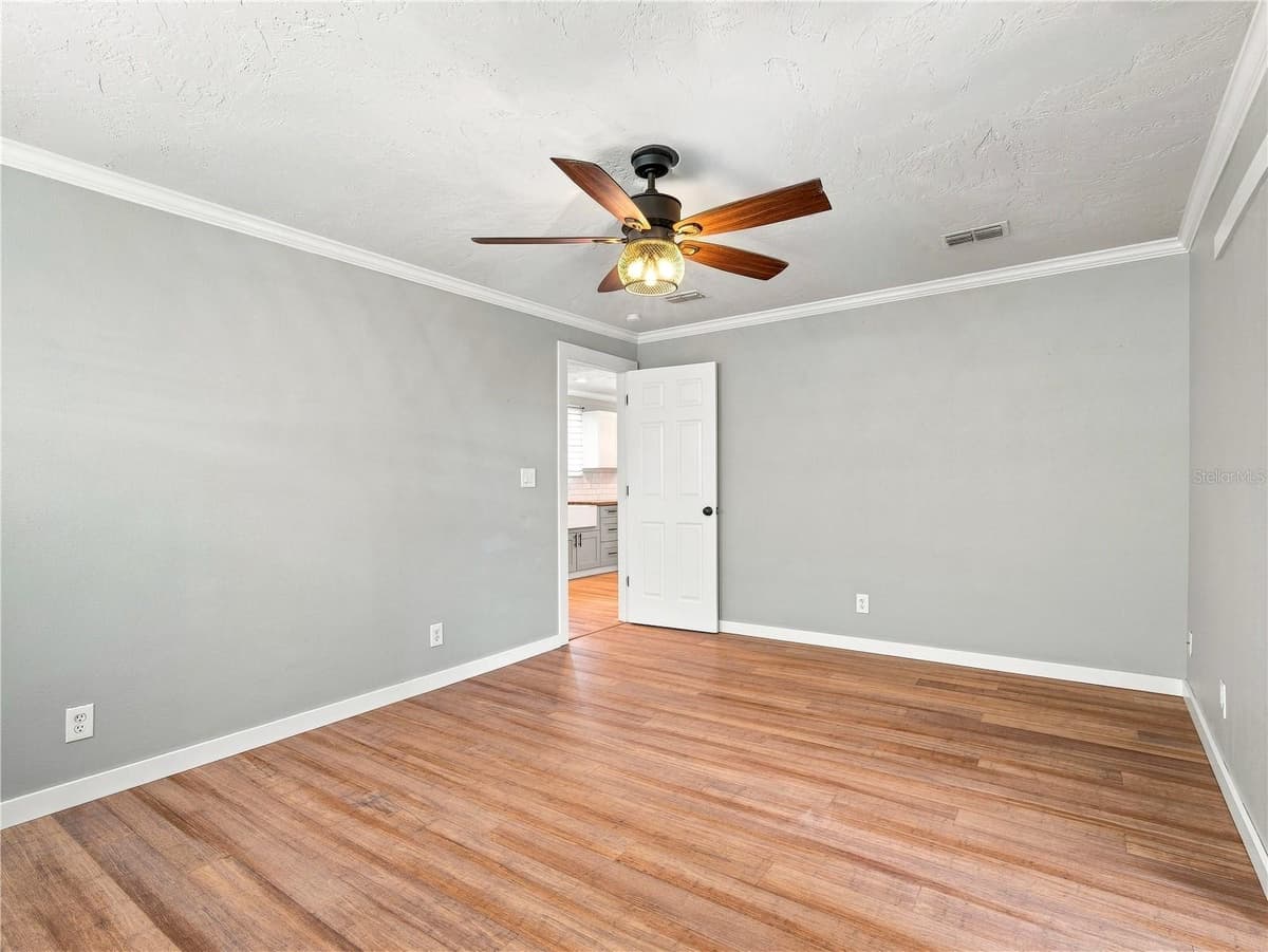 813 LIVE OAK STREET — photo 17 of 29