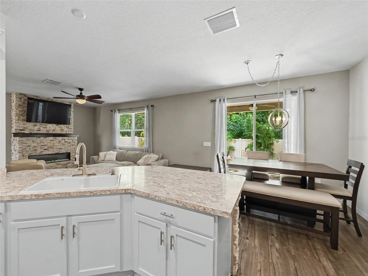 7508 SUNSHINE BRIDGE AVENUE — photo 11 of 38