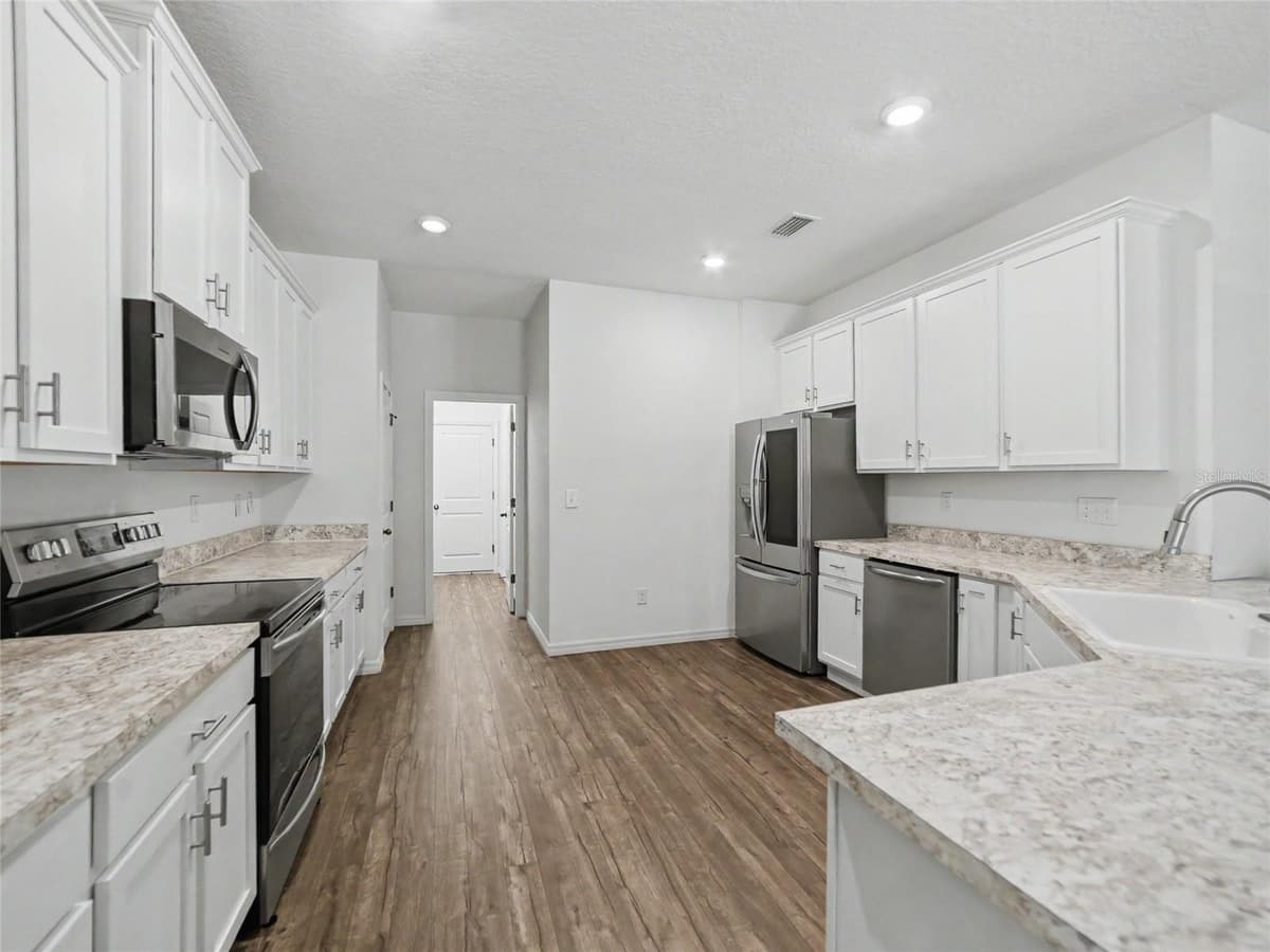 7508 SUNSHINE BRIDGE AVENUE — photo 13 of 38