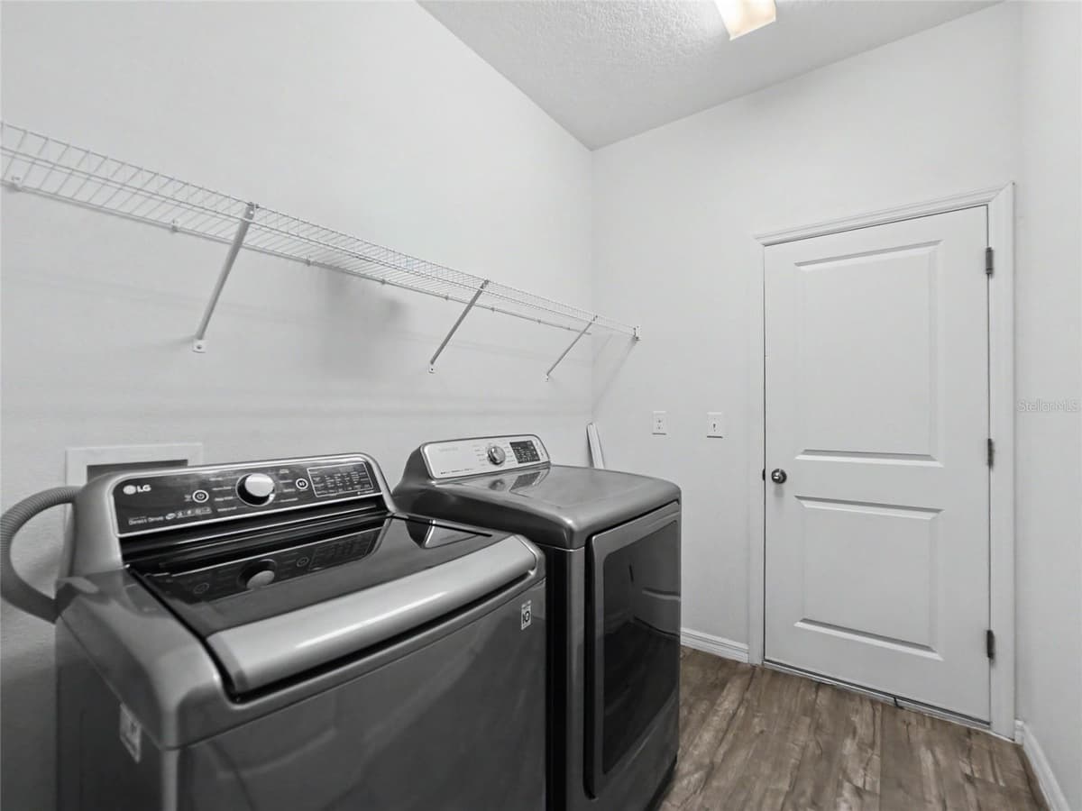 7508 SUNSHINE BRIDGE AVENUE — photo 16 of 38