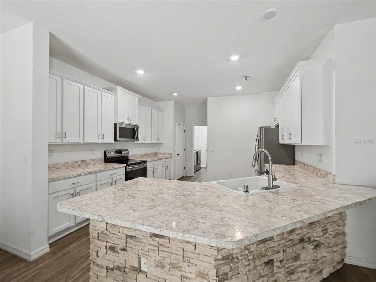 7508 SUNSHINE BRIDGE AVENUE — photo 12 of 38