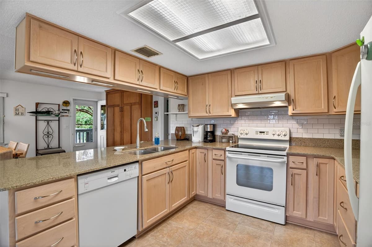 12122 GULF BREEZE COURT — photo 18 of 58