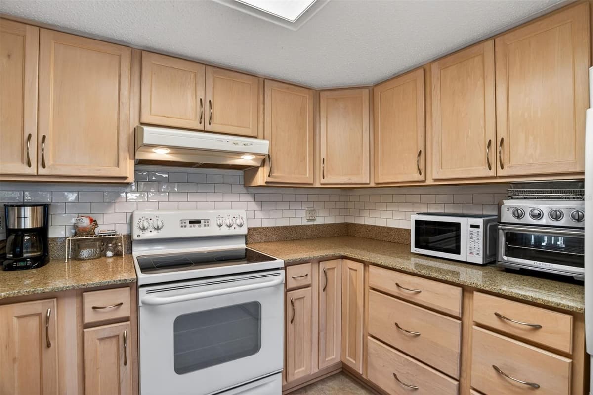 12122 GULF BREEZE COURT — photo 19 of 58