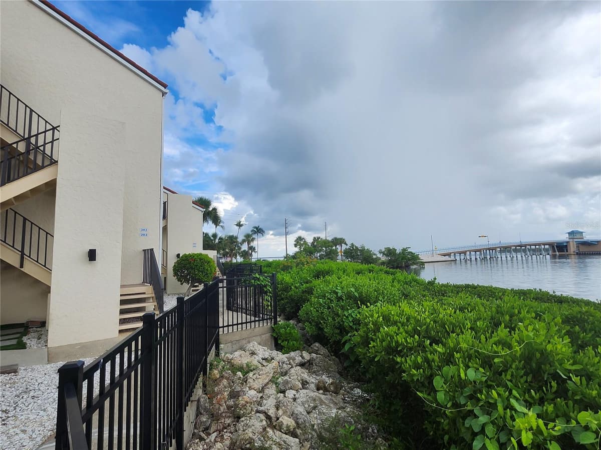 1401 BEACH ROAD — photo 5 of 50