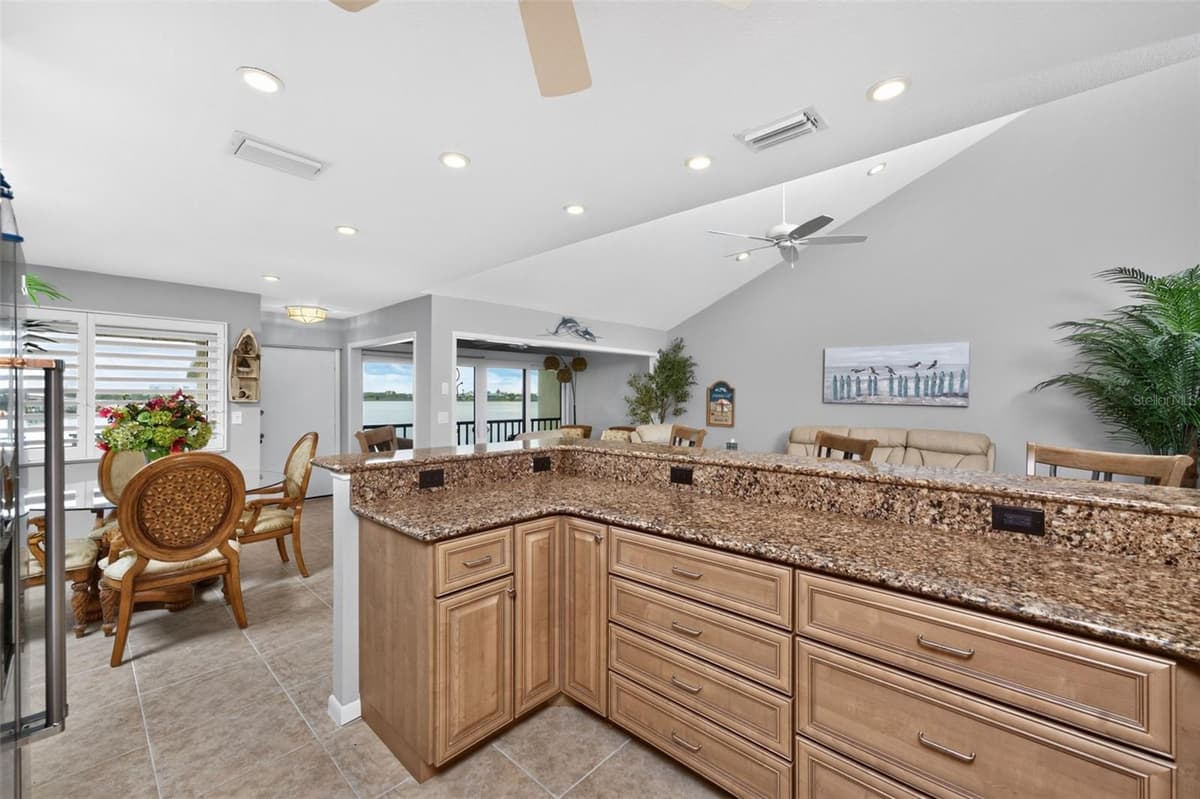 1401 BEACH ROAD — photo 16 of 50