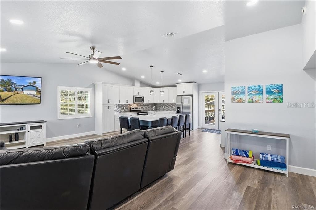9205 HARBOR ISLE COURT — photo 11 of 57