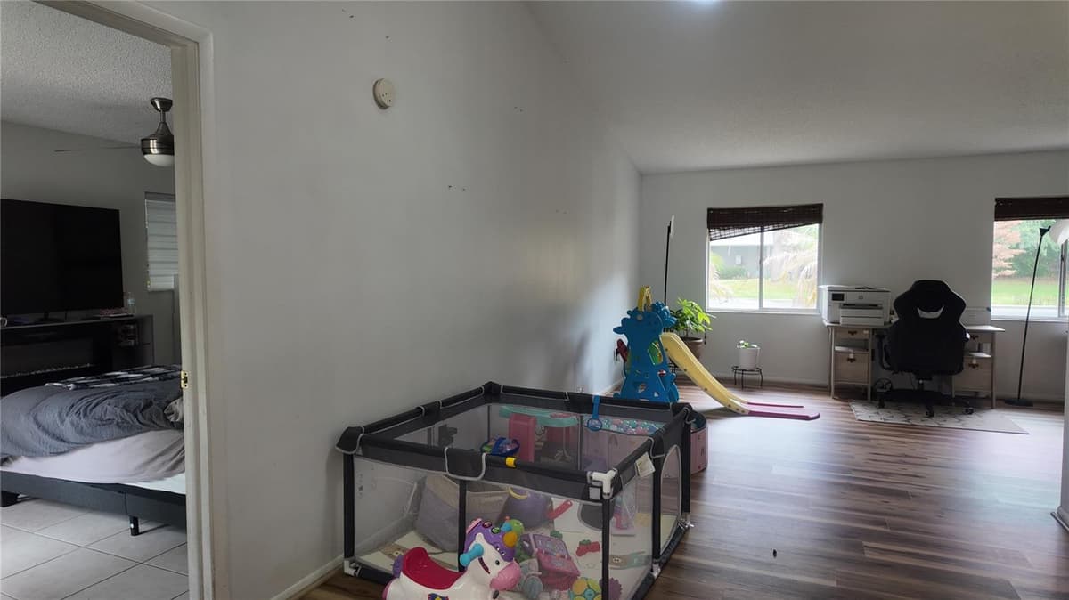 304 SHADOW OAK DRIVE — photo 13 of 50