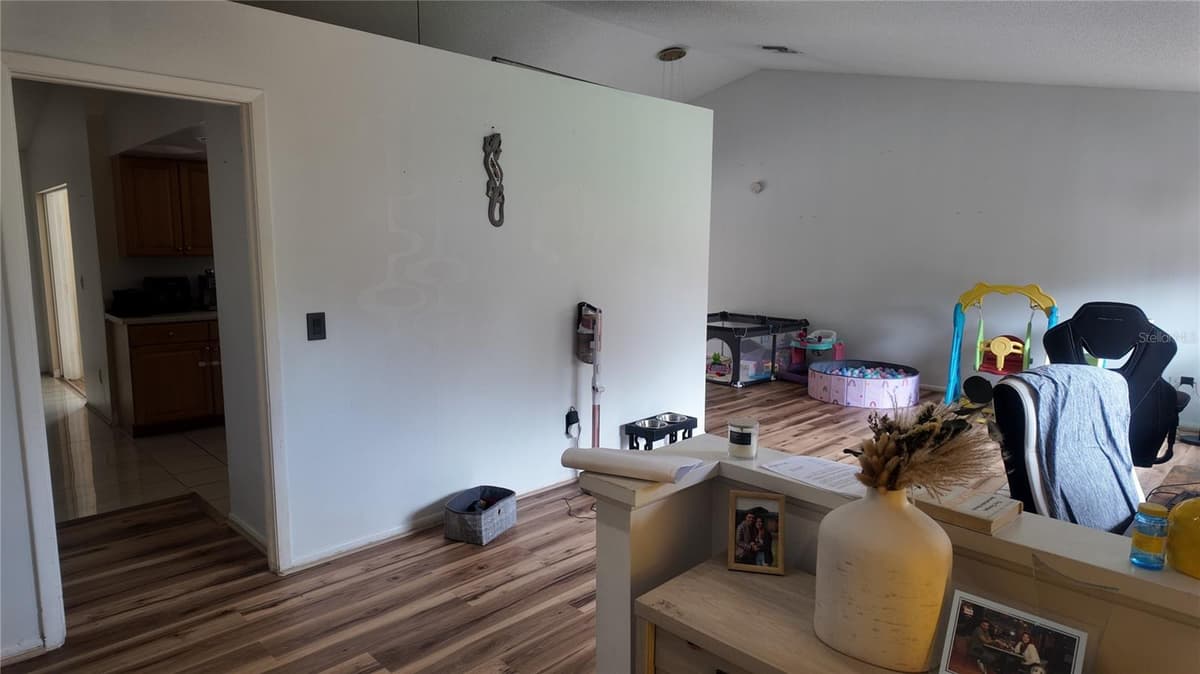 304 SHADOW OAK DRIVE — photo 7 of 50