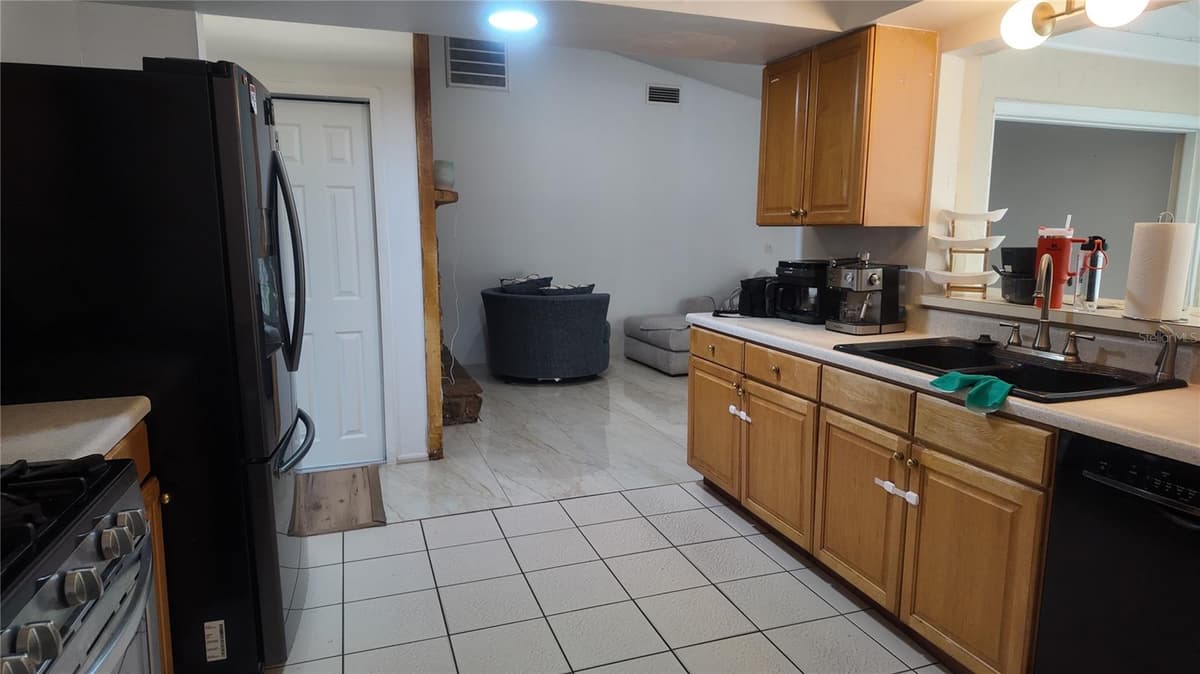304 SHADOW OAK DRIVE — photo 14 of 50