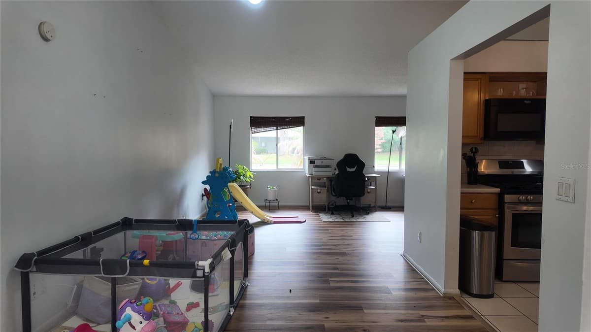 304 SHADOW OAK DRIVE — photo 12 of 50