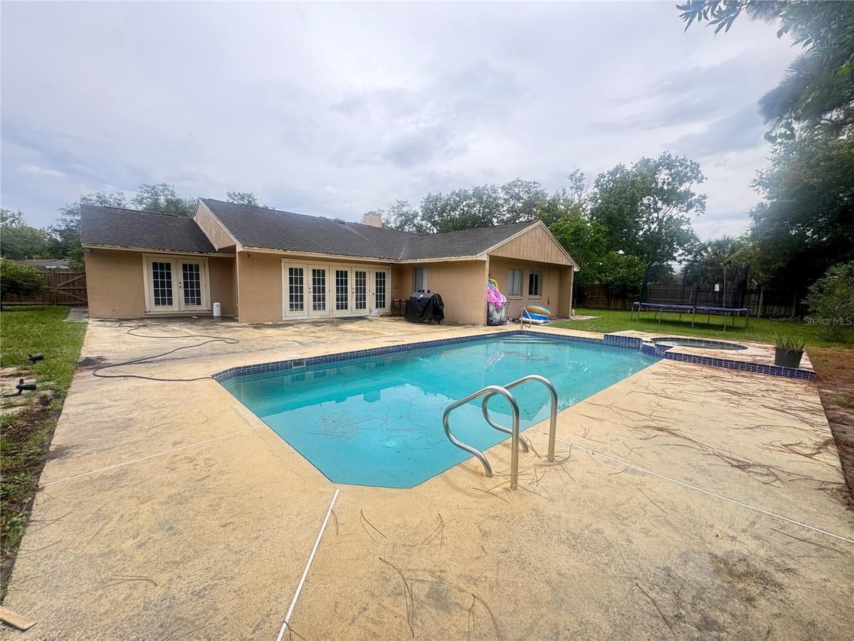 304 SHADOW OAK DRIVE — photo 42 of 50