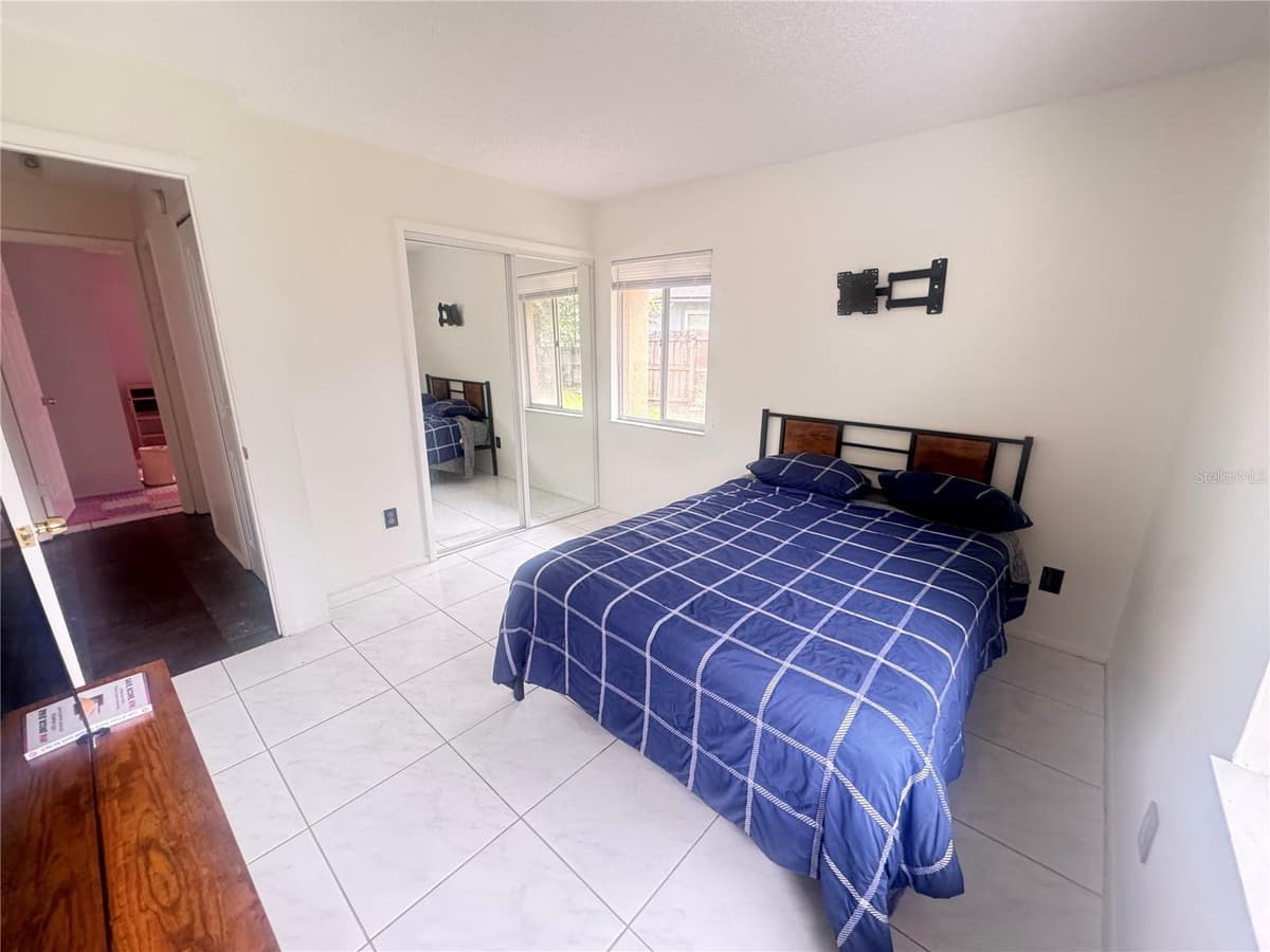 304 SHADOW OAK DRIVE — photo 34 of 50