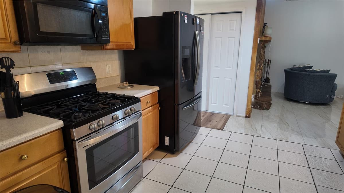 304 SHADOW OAK DRIVE — photo 17 of 50