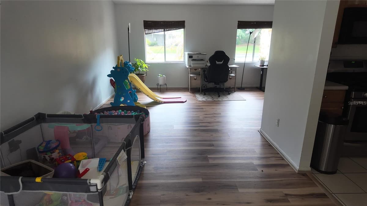304 SHADOW OAK DRIVE — photo 11 of 50