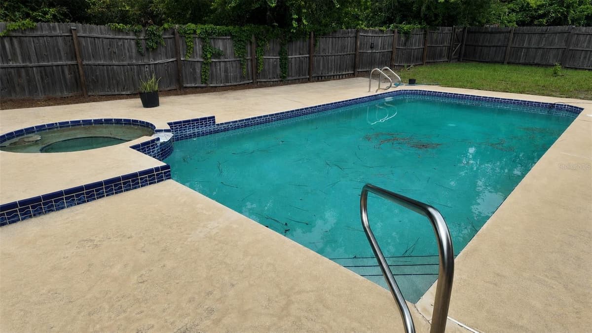 304 SHADOW OAK DRIVE — photo 5 of 50