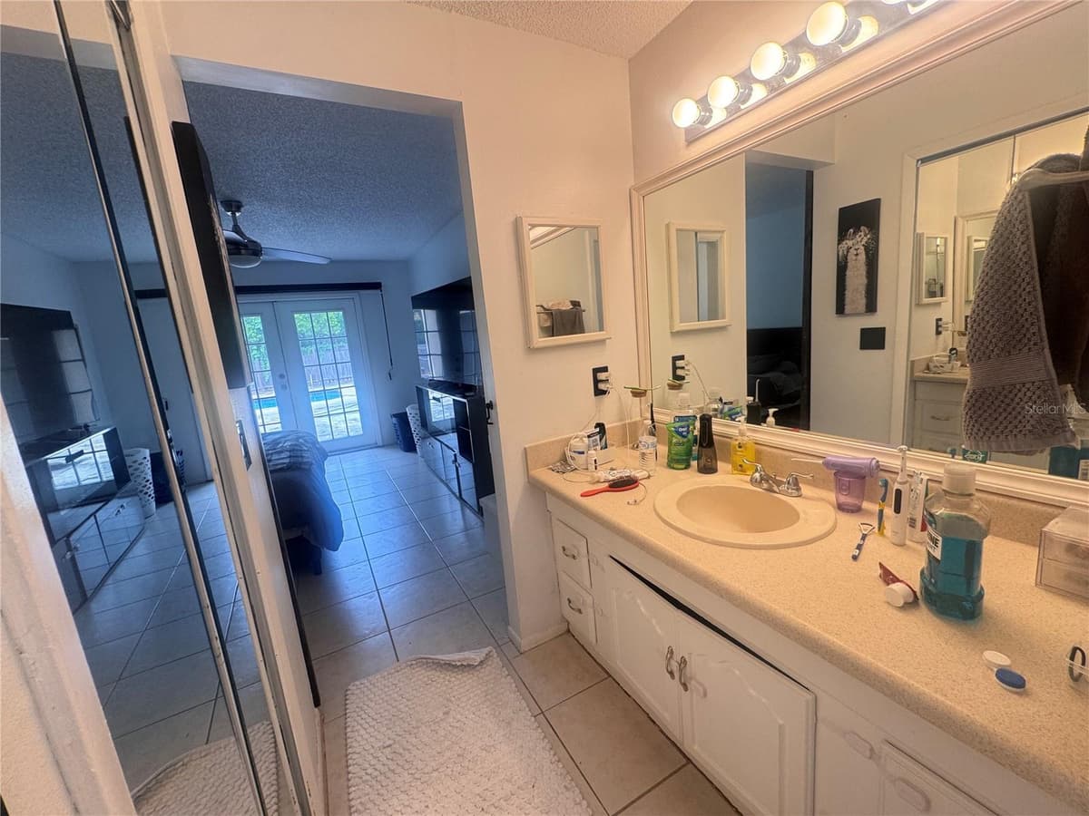 304 SHADOW OAK DRIVE — photo 20 of 50