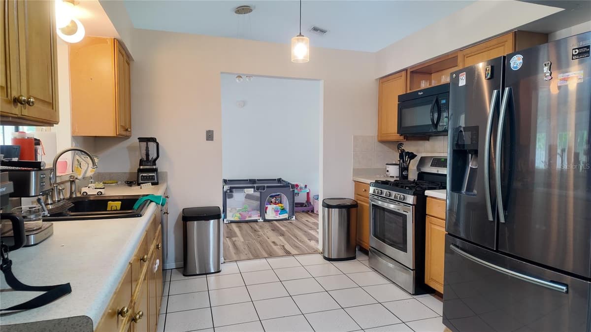 304 SHADOW OAK DRIVE — photo 2 of 50
