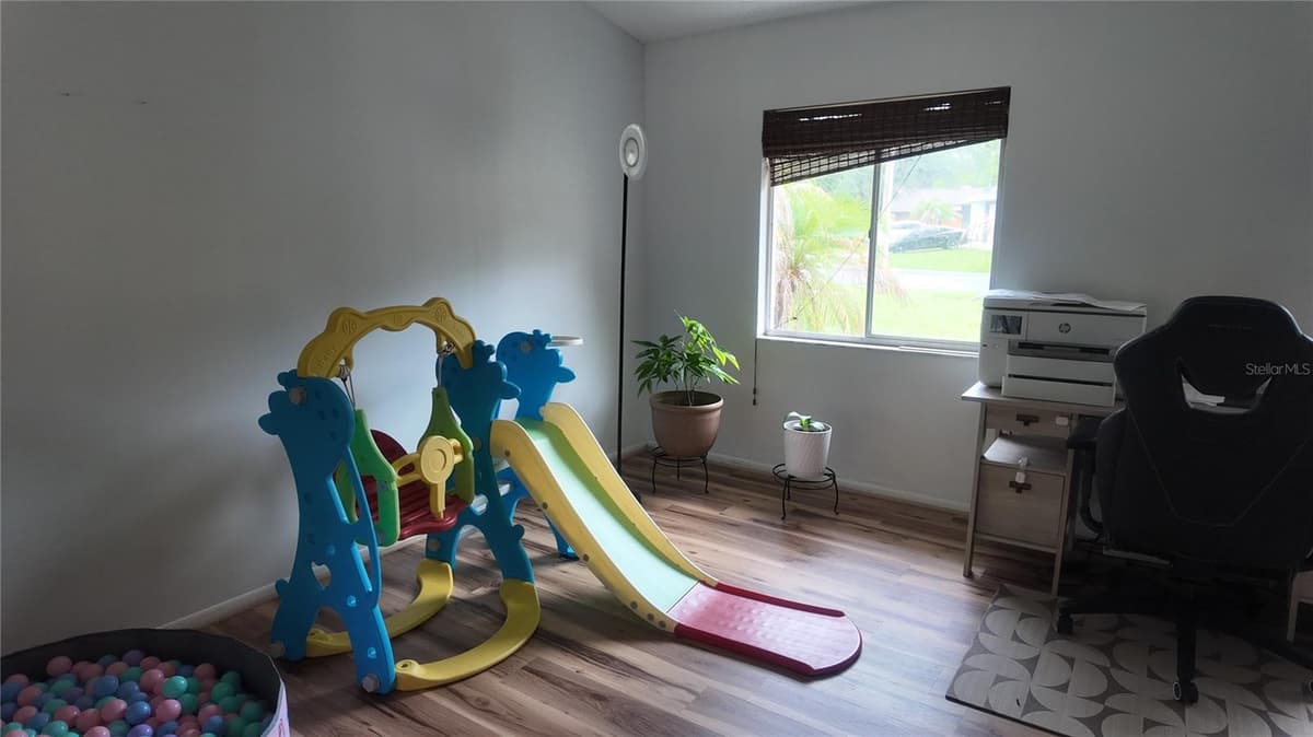304 SHADOW OAK DRIVE — photo 10 of 50