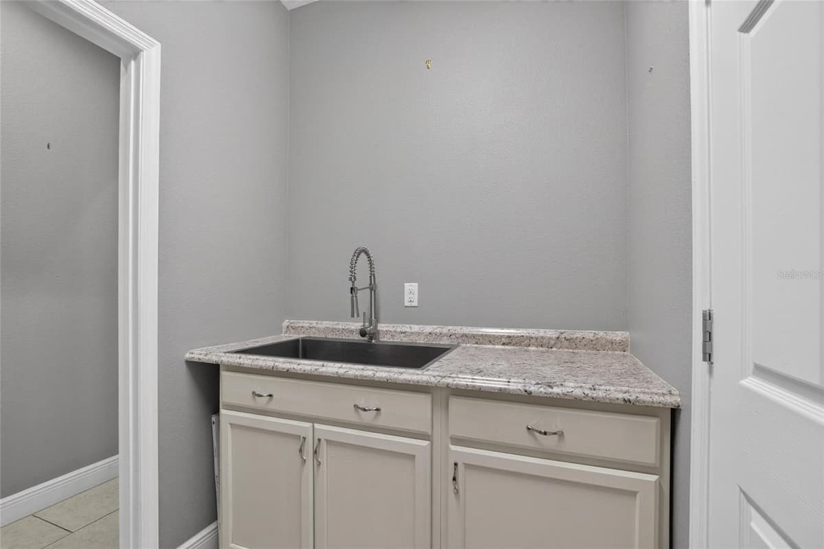 7029 OLD BENTON DRIVE — photo 13 of 58